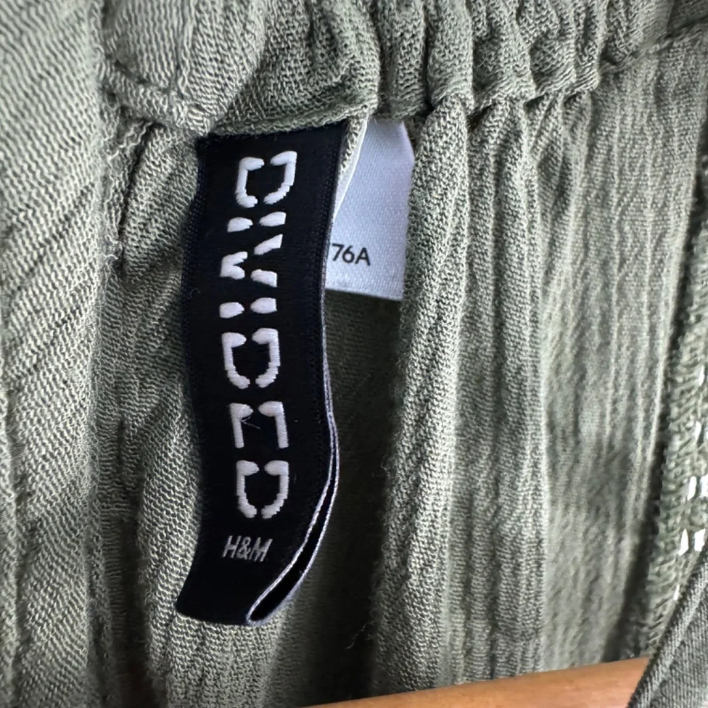 H&M Divided Women’s Size 0 XS Olive Green Crochet Trim Sleeveless Tank Top - Picture 4 of 9